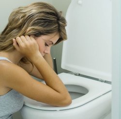 Чувство сильной рвоты и тошнота являются одними из самых главных признаков беременности